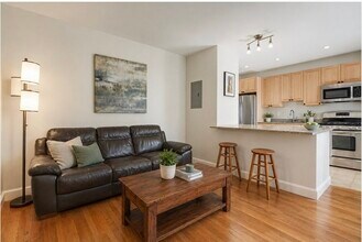 130 Myrtle St in Boston, MA - Building Photo - Building Photo