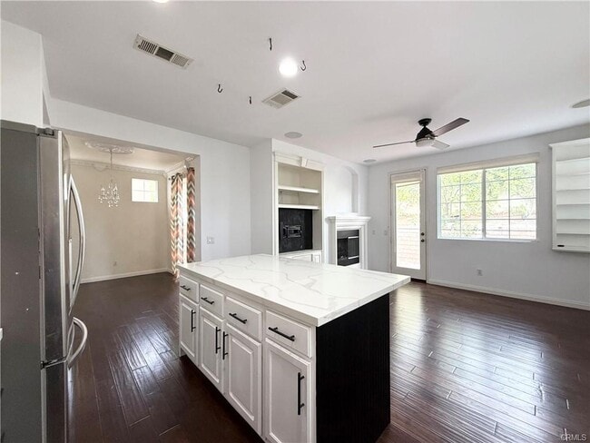 23229 Beachcomber Ln in Santa Clarita, CA - Foto de edificio - Building Photo