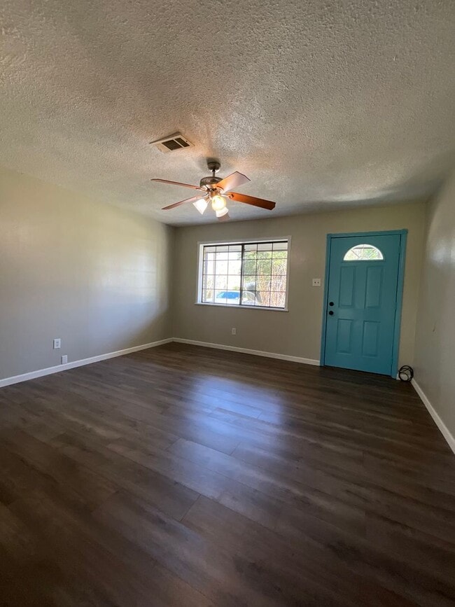 219 Ivy St in New Llano, LA - Building Photo - Building Photo