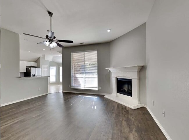 2920 Crystal Way in Grand Prairie, TX - Building Photo - Building Photo