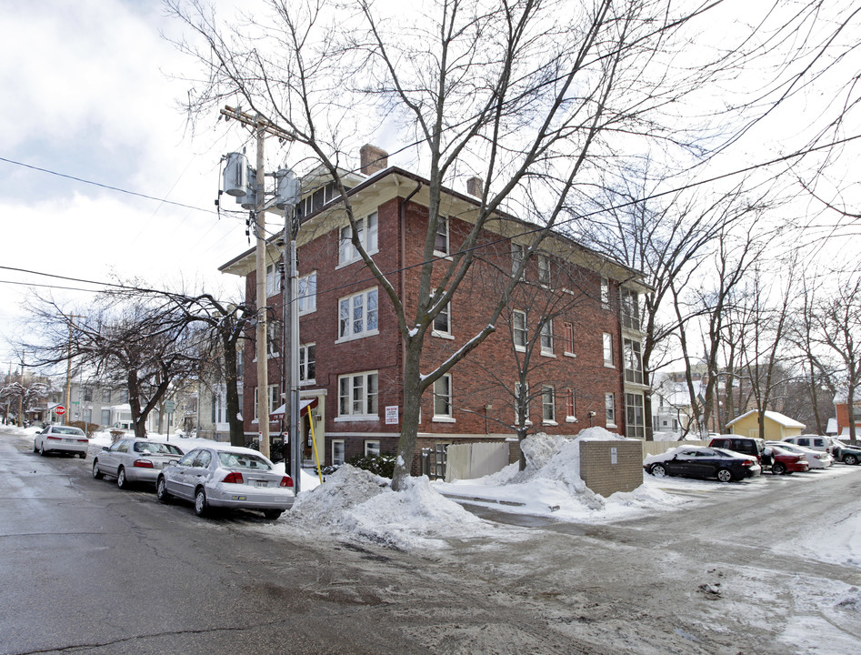 109-111 W Gilman St in Madison, WI - Foto de edificio