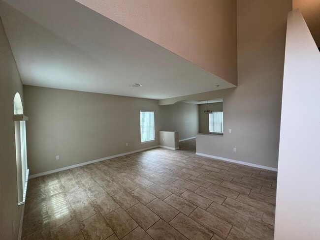 527 Bristol Cir in Kissimmee, FL - Building Photo - Building Photo