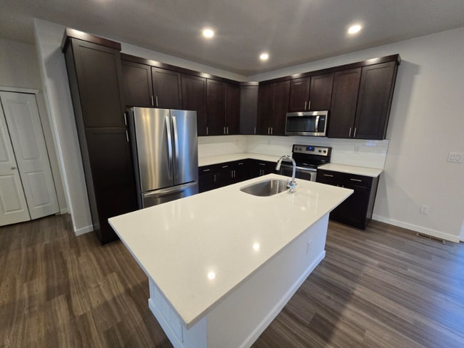 property at 2802 Ridge View Cir