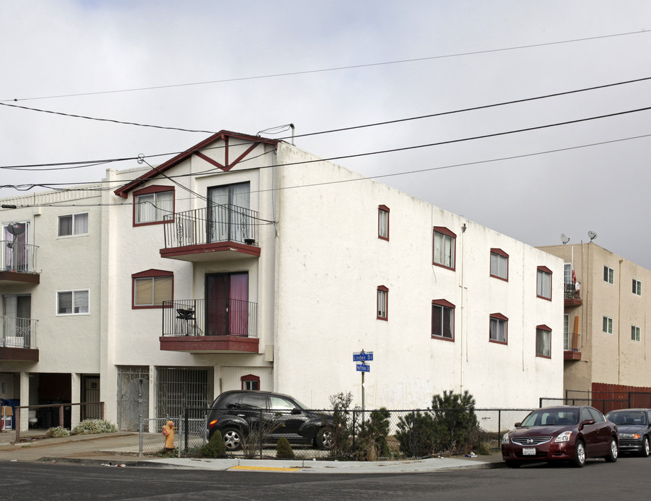 699 Linden St in Daly City, CA - Building Photo