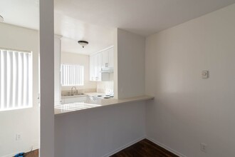 8123 - Sepulveda Apartments in Van Nuys, CA - Building Photo - Interior Photo