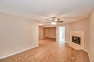 7969 Amandas Crossing Dr E in Jacksonville, FL - Foto de edificio - Building Photo