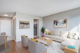 La Maison du Sommet in Dollard-des-Ormeaux, QC - Building Photo - Building Photo