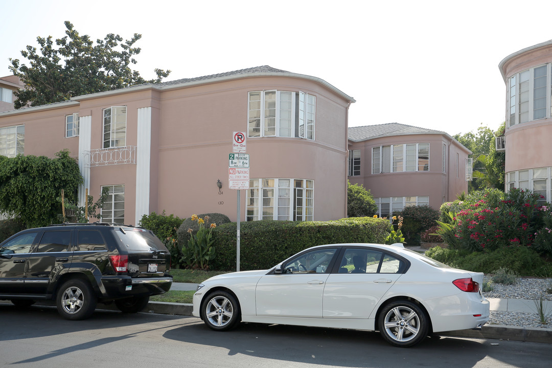 124 S Sweetzer Ave in Los Angeles, CA - Building Photo