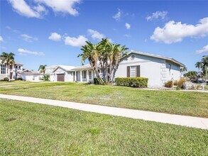 945 Sundrop Ct in Marco Island, FL - Building Photo - Building Photo