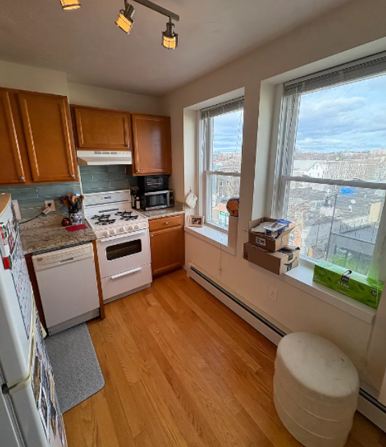 1056 Cambridge St, Unit 4R in Cambridge, MA - Building Photo