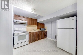 7 Sachems Pl in Toronto, ON - Building Photo - Building Photo