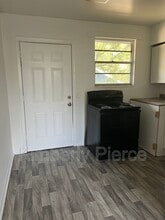 1554 W 22nd St in Jacksonville, FL - Foto de edificio - Building Photo