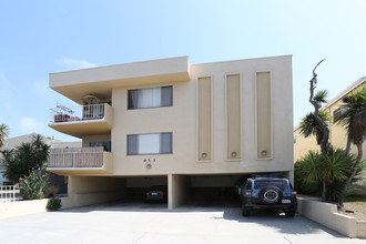 933 4th St in Santa Monica, CA - Building Photo - Building Photo