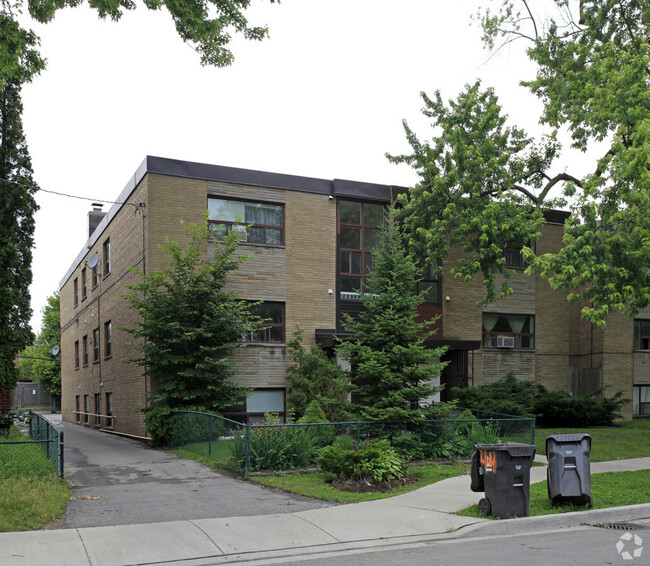 42 Cavell Ave in Toronto, ON - Building Photo - Primary Photo