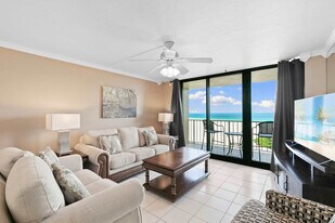 440 Seaview Ct in Marco Island, FL - Building Photo