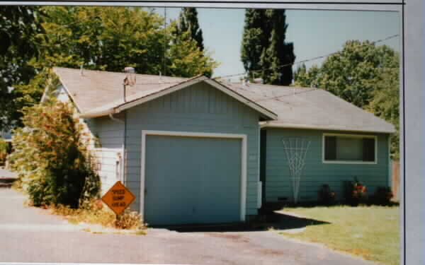 132 W Robles Ave in Santa Rosa, CA - Building Photo