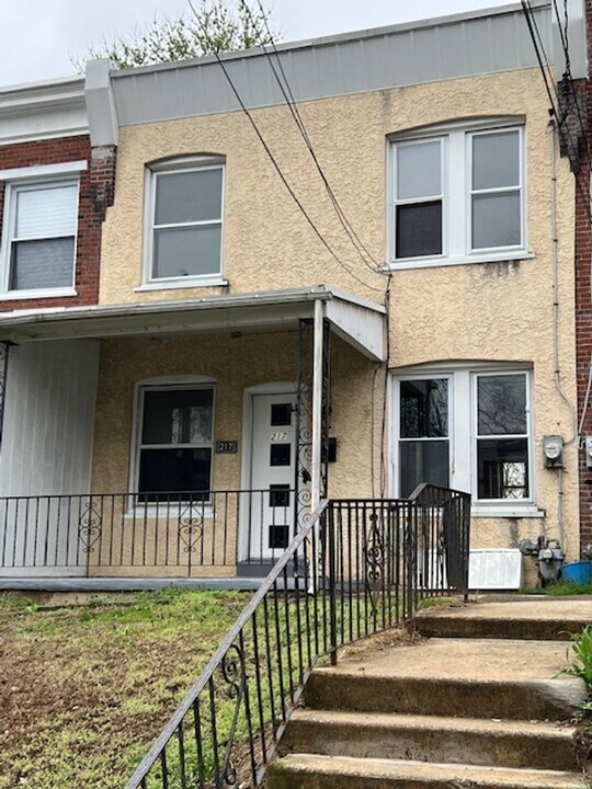 217 Hamilton Ave in Darby, PA - Building Photo