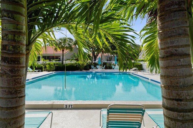 490 St Tropez Cir NE in St. Petersburg, FL - Building Photo - Building Photo
