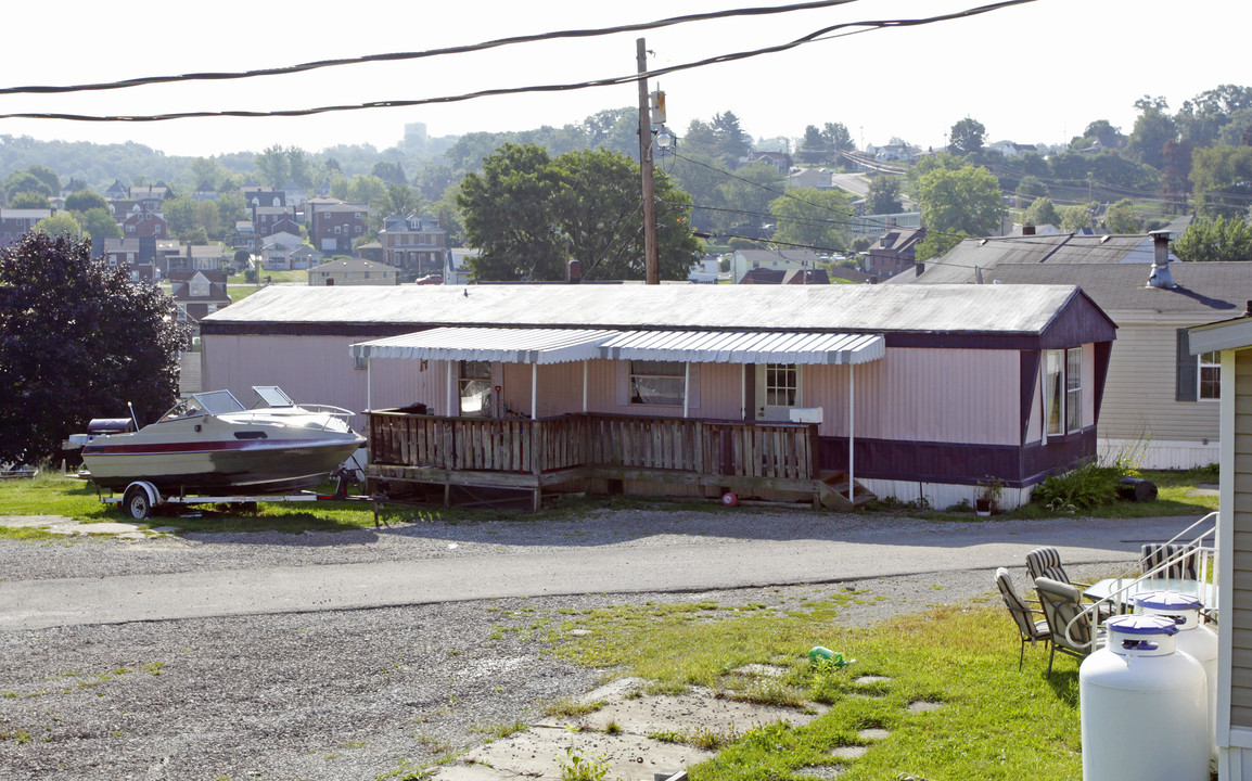 Solar Lane in Jeannette, PA - Building Photo