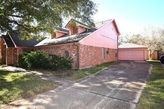 2926 Field Line Dr in Sugar Land, TX - Building Photo - Building Photo
