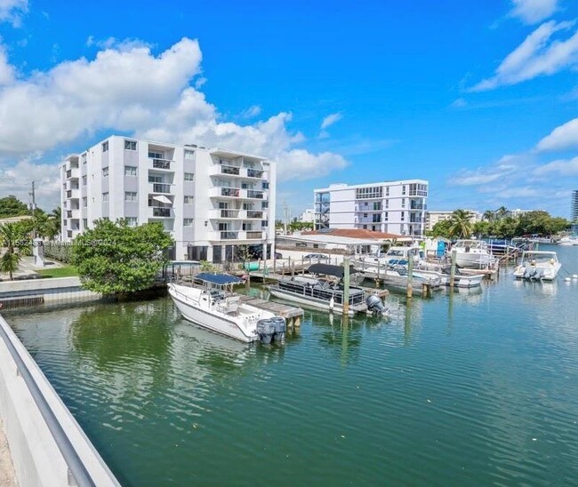 8101 Crespi Blvd, Unit 501 in Miami Beach, FL - Building Photo - Building Photo