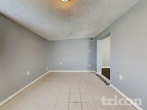 9228 82nd Way in Seminole, FL - Foto de edificio - Building Photo