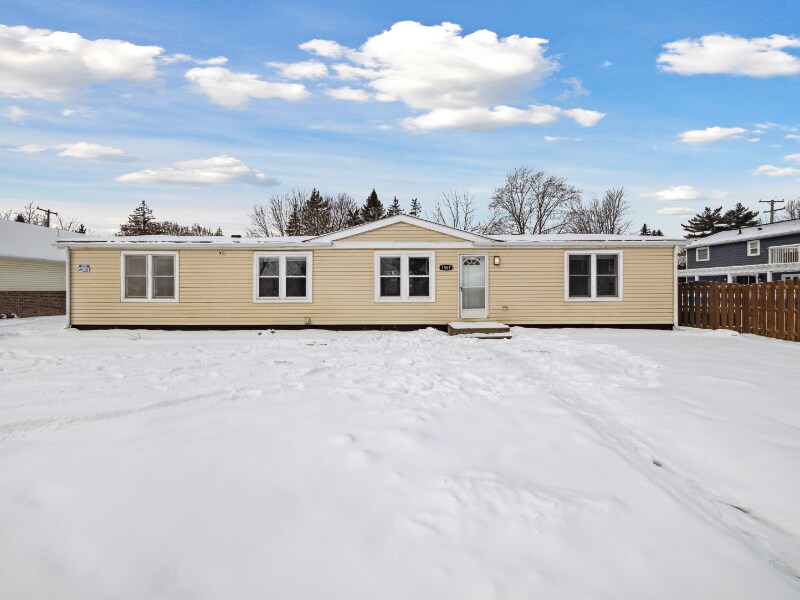 1567 Brookline St in Canton, MI - Building Photo