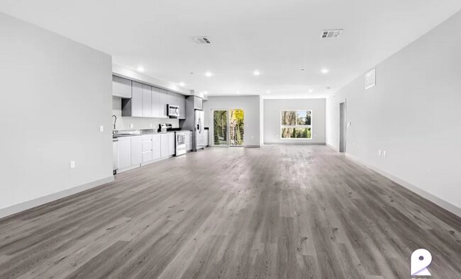 7040 Woodman Ave, Unit 103 in Los Angeles, CA - Building Photo - Building Photo