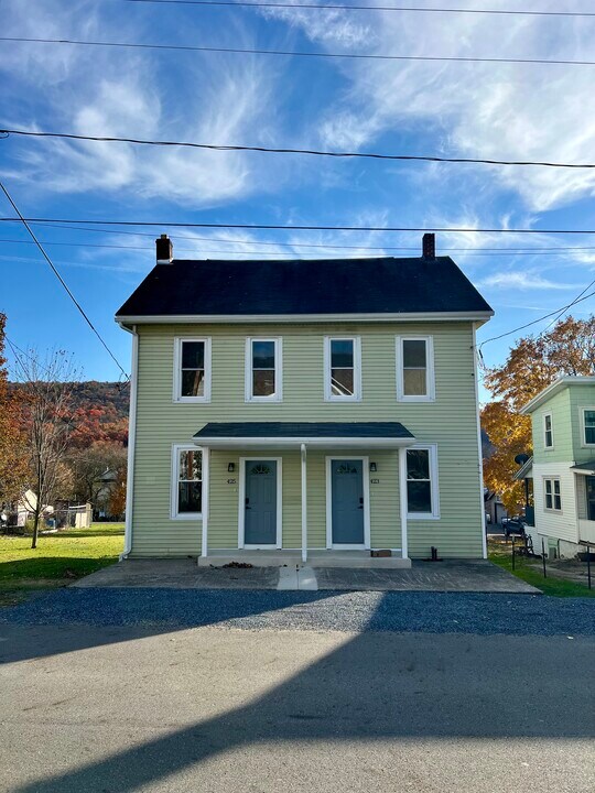 423 Center St in Lykens, PA - Building Photo