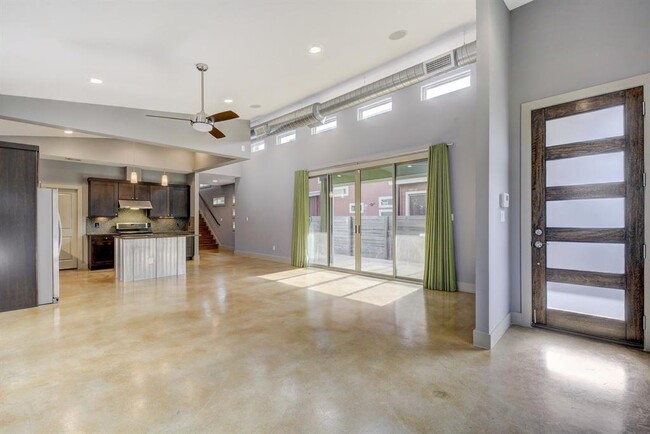 936 E 50th St in Austin, TX - Foto de edificio - Building Photo