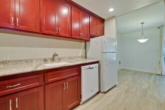 505 Cypress Point Dr in Mountain View, CA - Building Photo - Building Photo