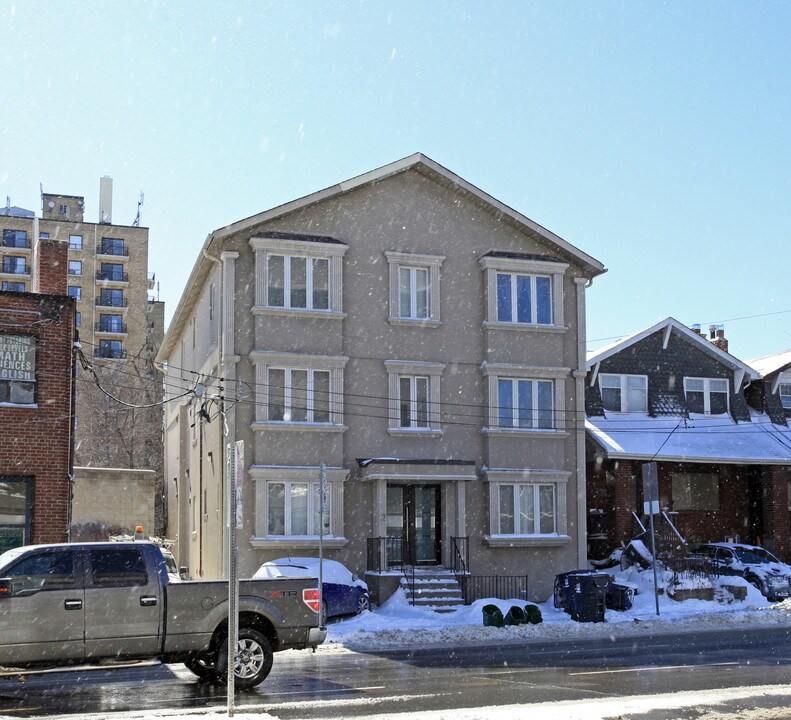 17 Lawrence Ave W in Toronto, ON - Building Photo