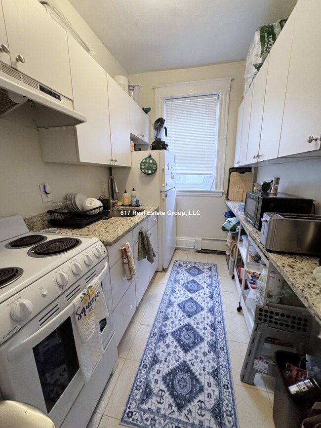 208 Winthrop Rd in Brookline, MA - Foto de edificio - Building Photo