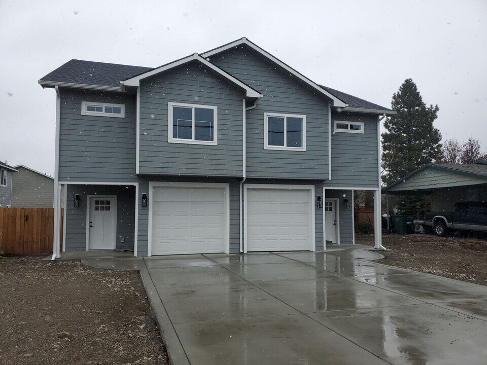 1601 E 3rd Ave in Post Falls, ID - Building Photo