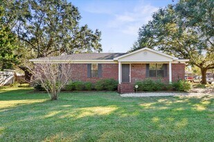 10510 Gayfer Rd Ext in Fairhope, AL - Building Photo