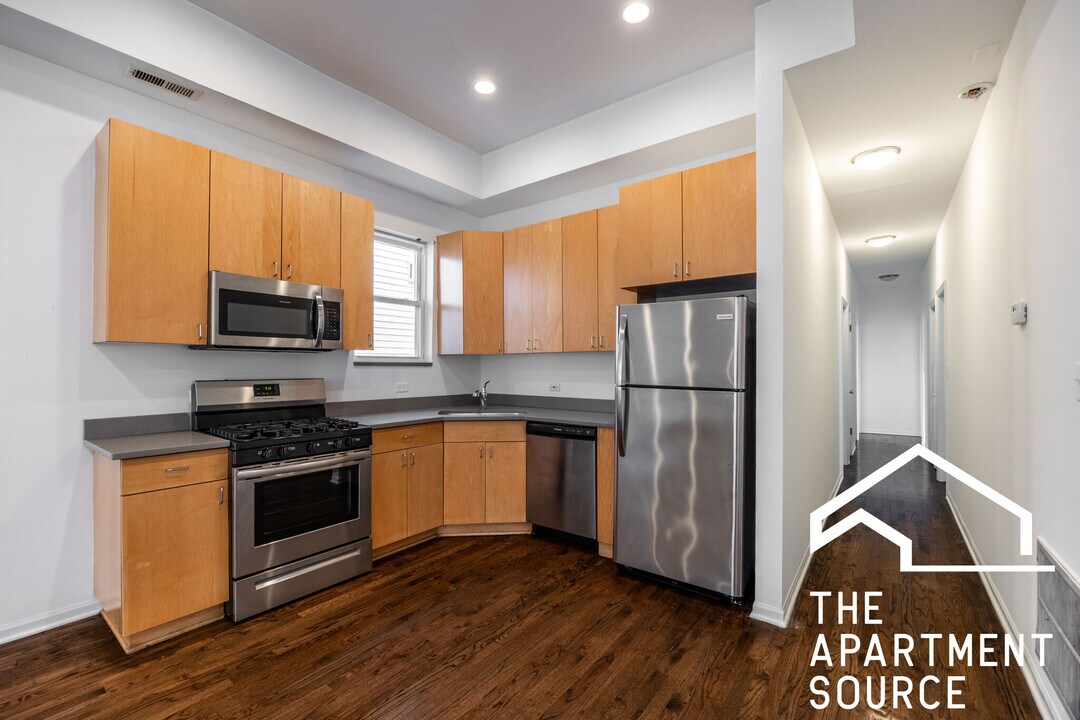 2112 N Campbell Ave, Unit 1 in Chicago, IL - Building Photo