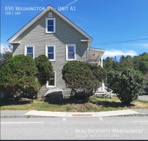 890 Washington St in Colebrook, NH - Building Photo