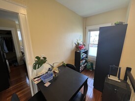 332 Beacon St, Unit 3 Apartamentos