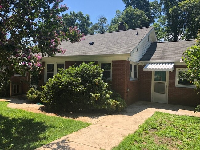 103 9th St in Black Mountain, NC - Building Photo - Building Photo