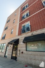 3225 W Fullerton Ave, Unit 3SC in Chicago, IL - Building Photo - Building Photo