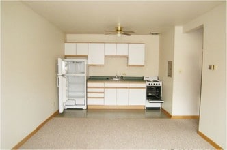 Pinehaven Apartments in Milwaukee, WI - Building Photo - Building Photo