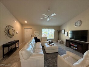 2202 SE 8th St in Cape Coral, FL - Building Photo - Building Photo