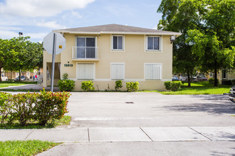 Hidden Grove Apartments in Homestead, FL - Building Photo - Building Photo