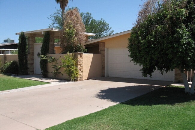 property at 533 E Pebble Beach Dr