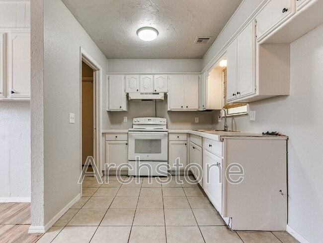 8814 NE 13th St in Midwest City, OK - Building Photo - Building Photo