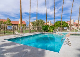 30 E Brown Rd in Mesa, AZ - Building Photo - Building Photo