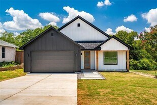 1017 Cedarcrest Dr in Mesquite, TX - Building Photo