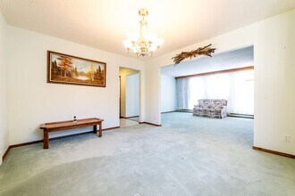 5644 Dalhousie Dr NW in Calgary, AB - Building Photo - Building Photo