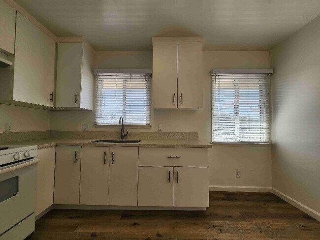 1917 Vanderbilt Ln, Unit 6 in Redondo Beach, CA - Building Photo - Building Photo
