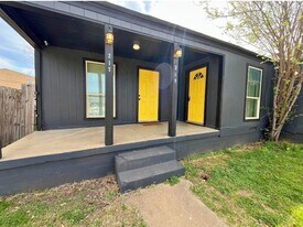 217 Adrian Dr in Fort Worth, TX - Building Photo